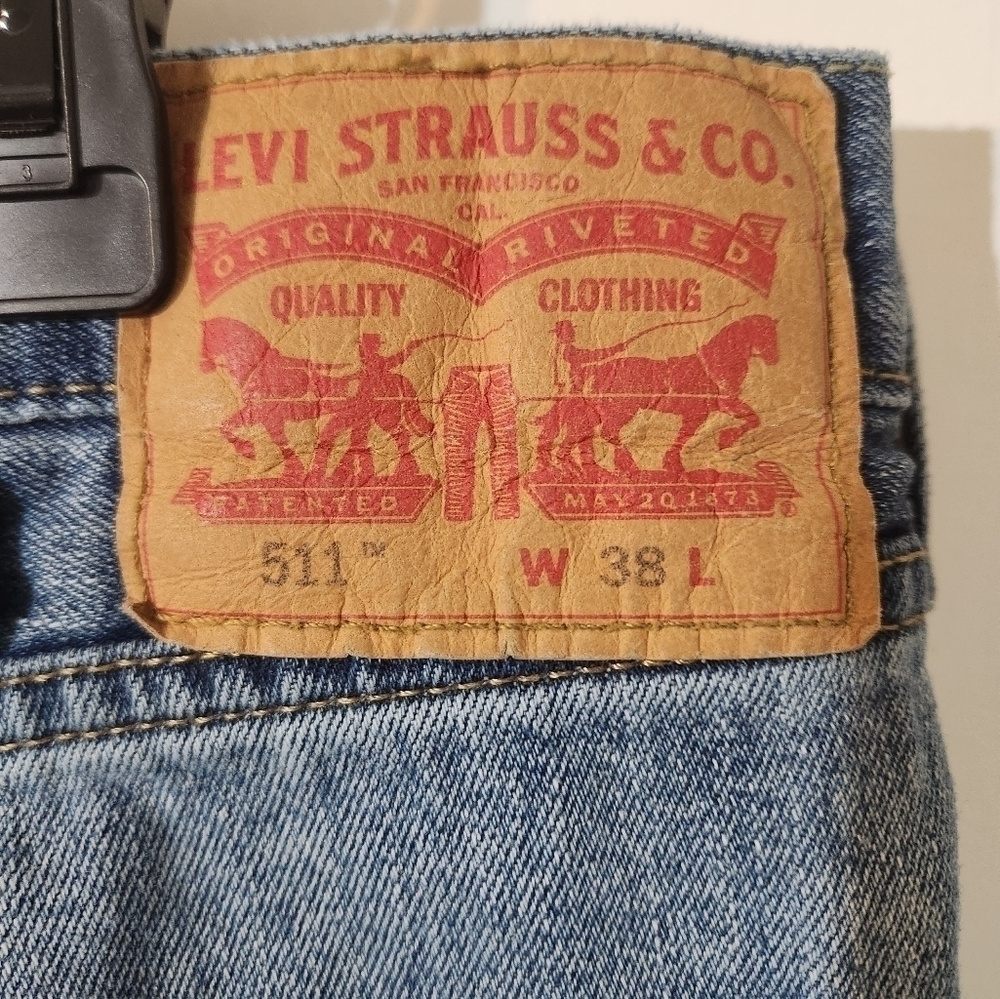 Levi 511 Men knee length denim shorts. - Picture 3 of 5